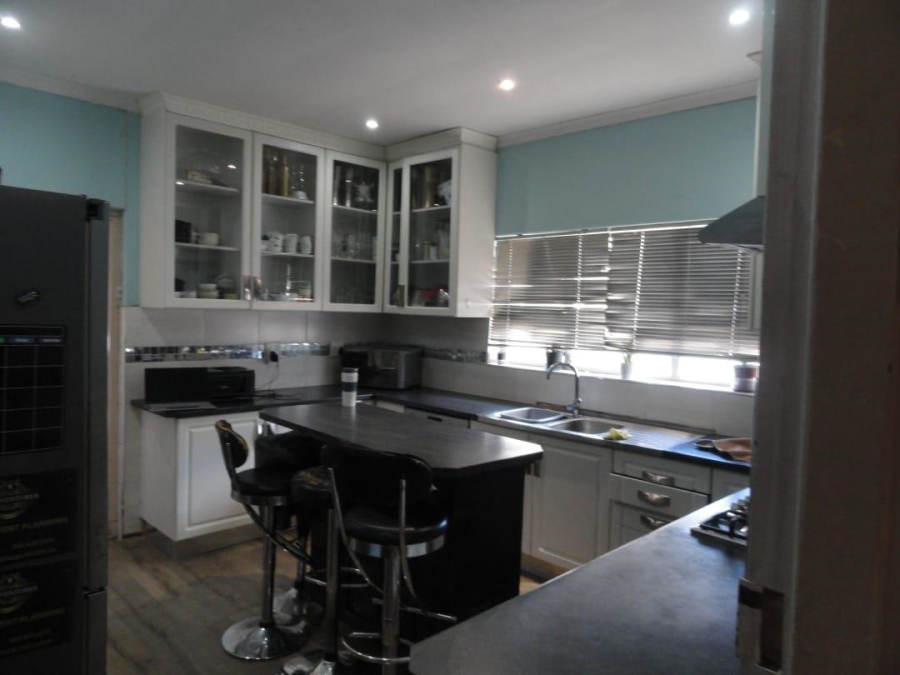 4 Bedroom Property for Sale in Avondale Western Cape